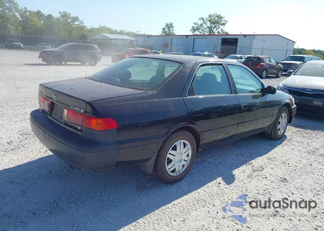 2001 Toyota Camry Le/Xle z USA, uszkodzony, nr VIN 4T1BF22K01U129251